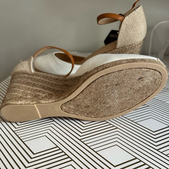 Cute & Comfy Wedges - Picture 5 of 5